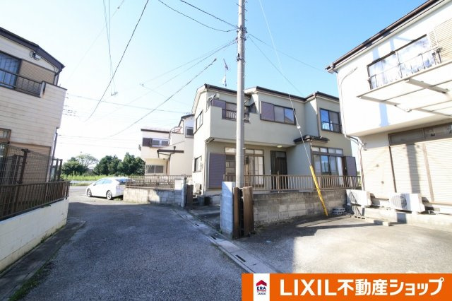 久喜市除堀中古住宅の前面道路含む現地写真|南側から撮影