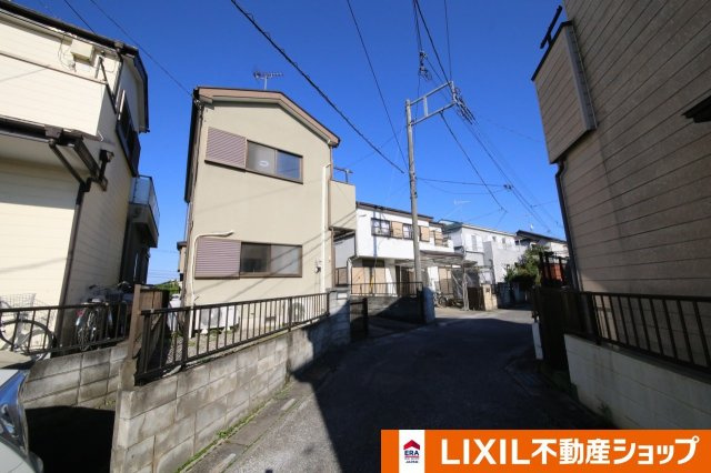 久喜市除堀中古住宅の前面道路含む現地写真|北側から撮影