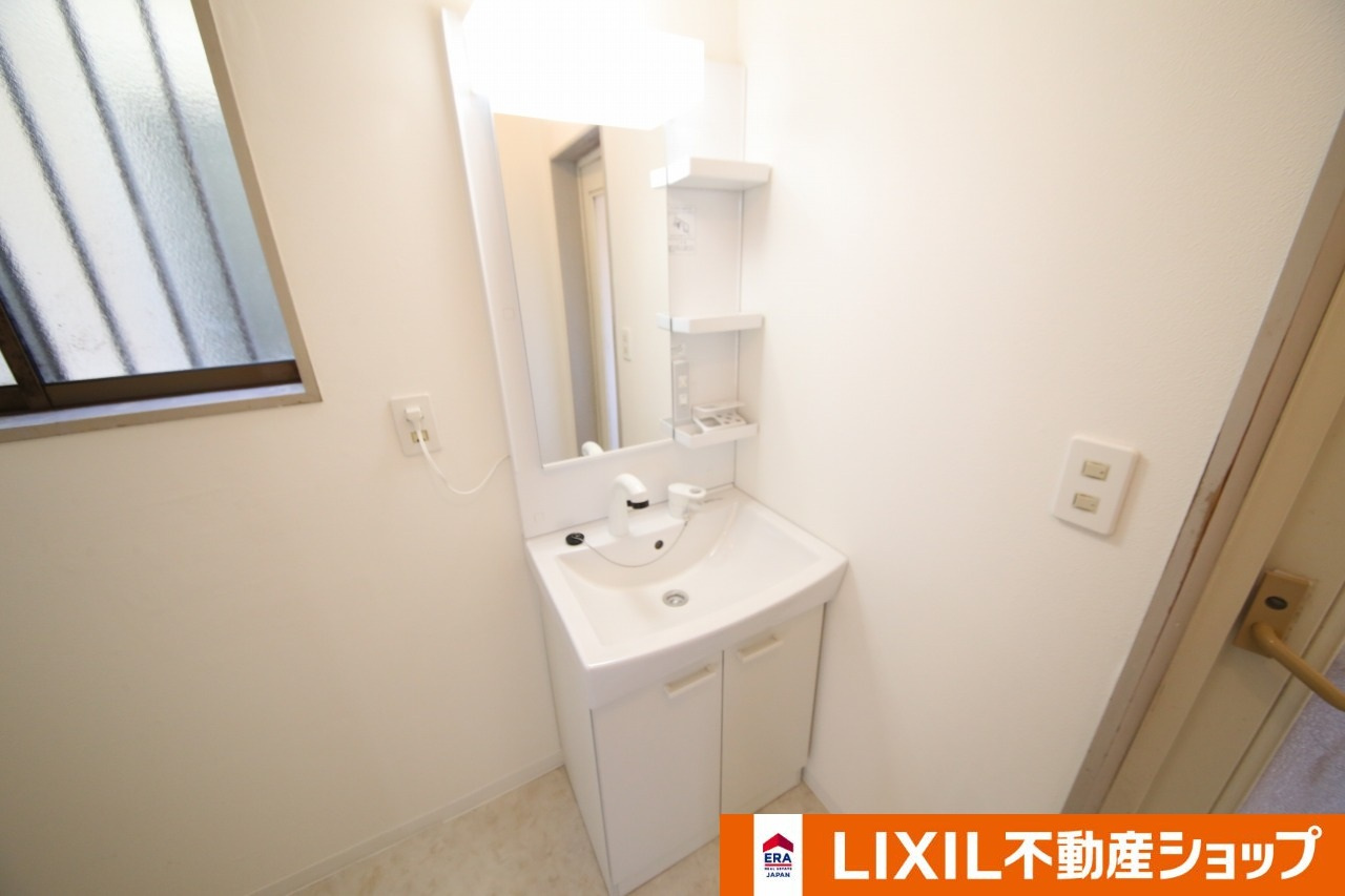久喜市除堀中古住宅の独立洗面台|洗面台交換済み