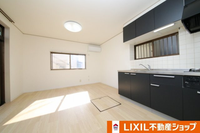 久喜市除堀中古住宅の居間・リビング|壁紙・床貼替済みLDK（1）