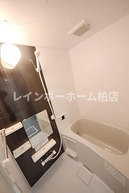 北柏リージェンシーの浴室|日々の疲れを癒すお風呂付です
