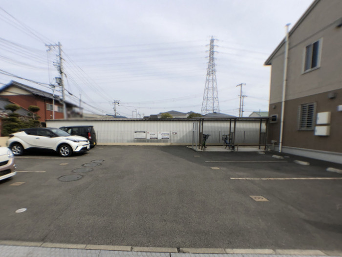 ファミーユの駐車場