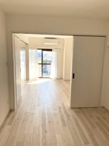 セルダン魚崎の洋室|扉を閉めて別空間として活用、開けて広々使う等、使い勝手がとても良いです
