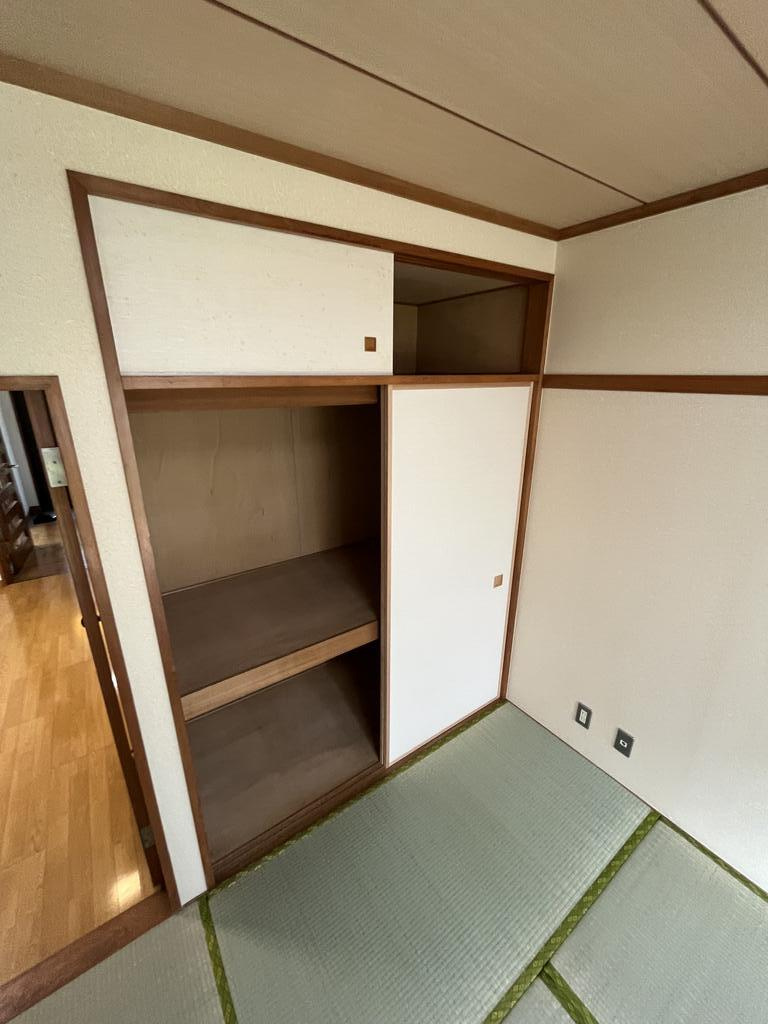 ワルトハウスの寝室|広くて明るい寝室