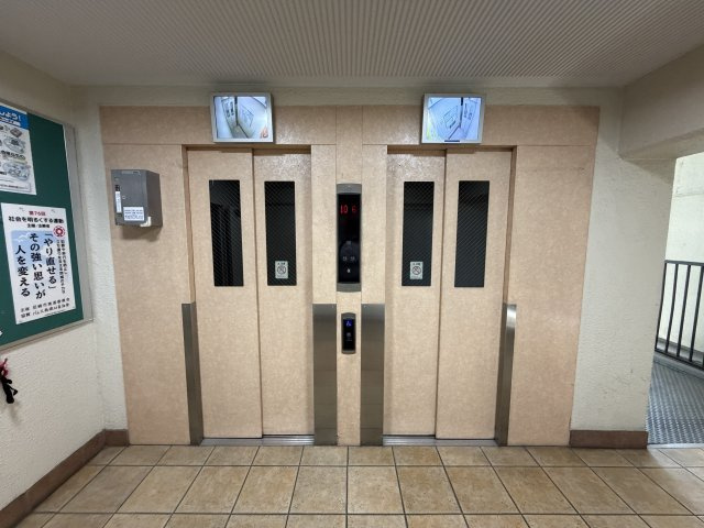 パレス南塚口弐号棟のロビー