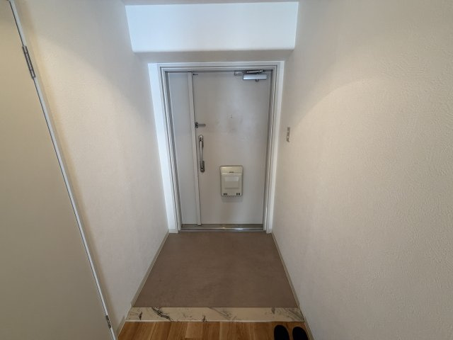 パレス南塚口弐号棟の玄関