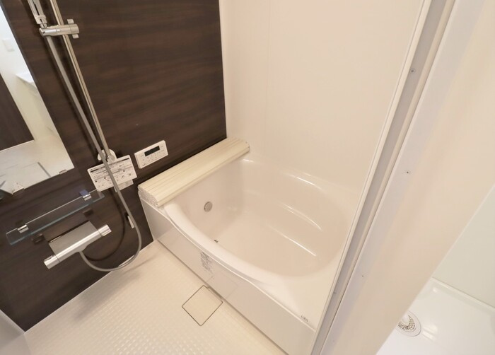 マ・メゾン鵠沼花沢 Bの浴室|浴室は追い焚き給湯、浴室換気乾燥機付きです