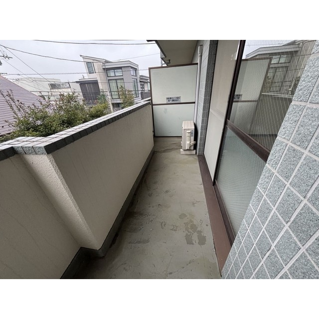 第2成城島田マンションのバルコニー|バルコニーからの眺めを楽しみながら食事をしませんか