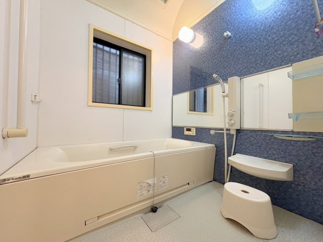 三郷市早稲田5丁目　中古戸建の浴室|ゆったりとくつろげる、落ち着いた雰囲気のバスルームです★