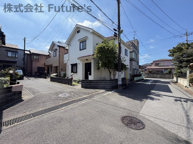 三郷市早稲田5丁目　中古戸建の前面道路含む現地写真|前面道路含む現地写真です。