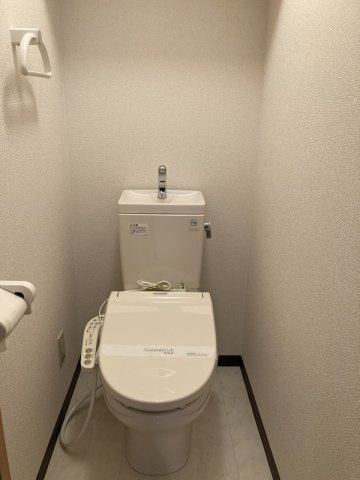 世田谷区上用賀５丁目の賃貸マンションのトイレ|清潔感のあるトイレです