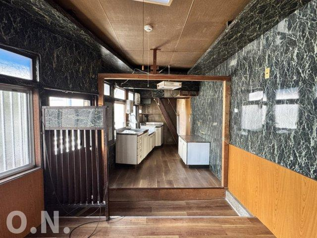末広町2丁目戸建の居間・リビング