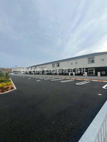 GROVE　STAGE　B棟の駐車場