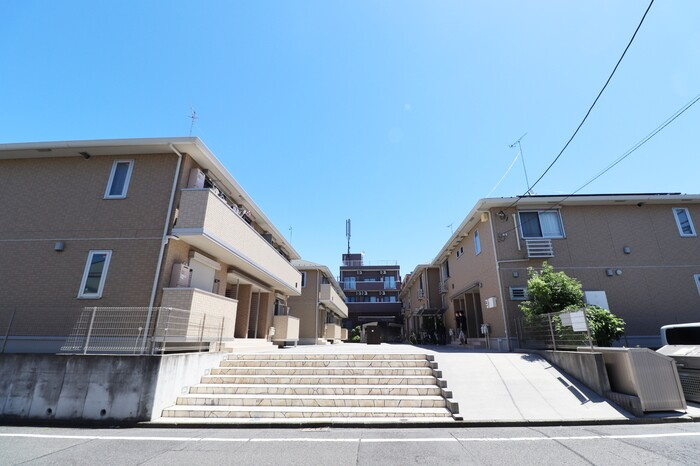 ディアベルジュ湘南台 壱番館・弐番館・参番館のエントランス|壱・弐・参・四 共同エントランス