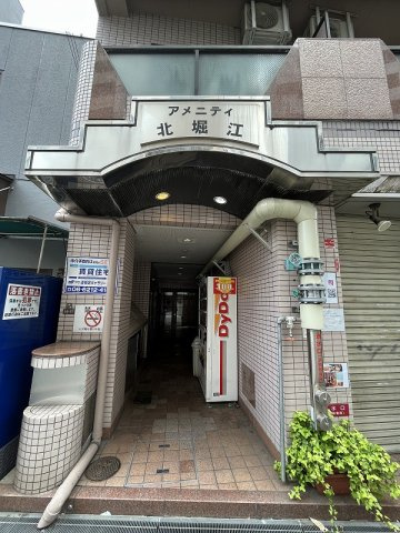大阪市西区北堀江１丁目の賃貸マンションのエントランス