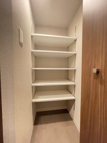 大阪市西区川口２丁目の賃貸マンションの収納