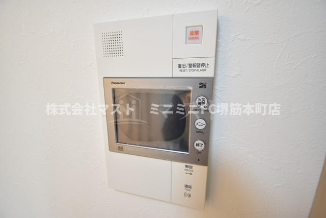 大阪市中央区安土町１丁目の賃貸マンションのセキュリティ|※奇数階は床・建具とブラウン系です。