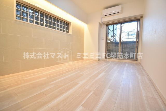 大阪市中央区安土町１丁目の賃貸マンションのその他|※奇数階は床・建具とブラウン系です。
