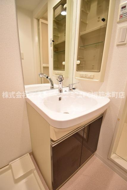 大阪市中央区松屋町住吉の賃貸マンションの洗面所