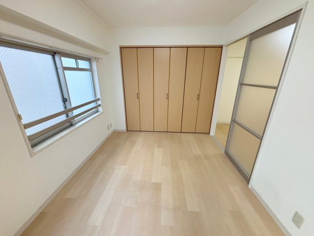 新大阪和光の洋室