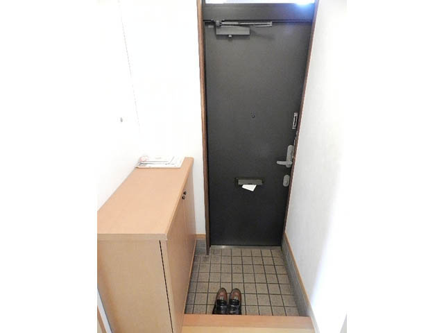 ハイツサンクライムの玄関|収納もある玄関です