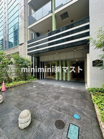 大阪市中央区博労町１丁目の賃貸マンションのエントランス
