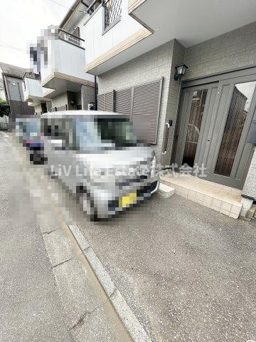 東村山市久米川町４丁目の一戸建ての駐車場