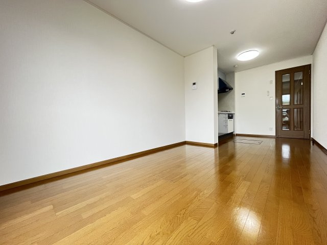 神戸市東灘区本山北町６丁目のアパートの居間・リビング