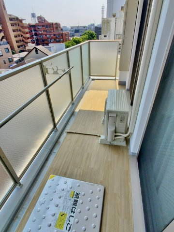 西宮市甲子園口３丁目の賃貸マンションのバルコニー