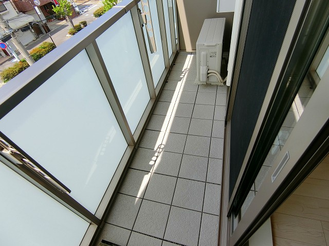 西宮市甲子園網引町の賃貸マンションのバルコニー