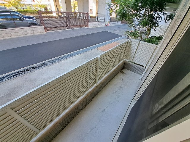 西宮市今津野田町のアパートのバルコニー