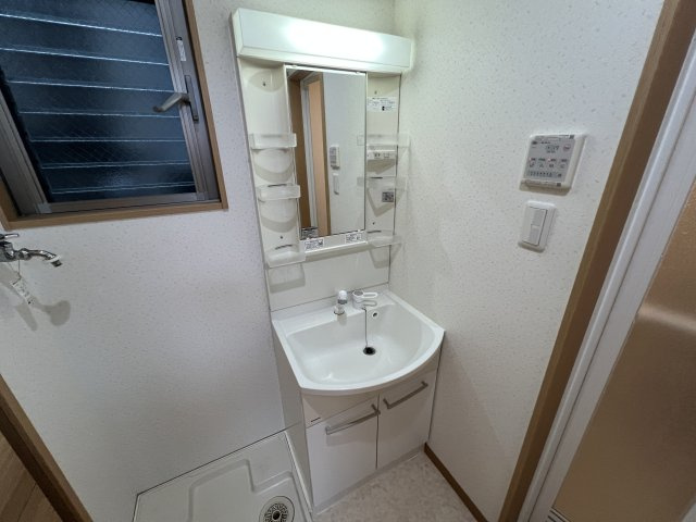 神戸市中央区日暮通１丁目の賃貸マンションの洗面所