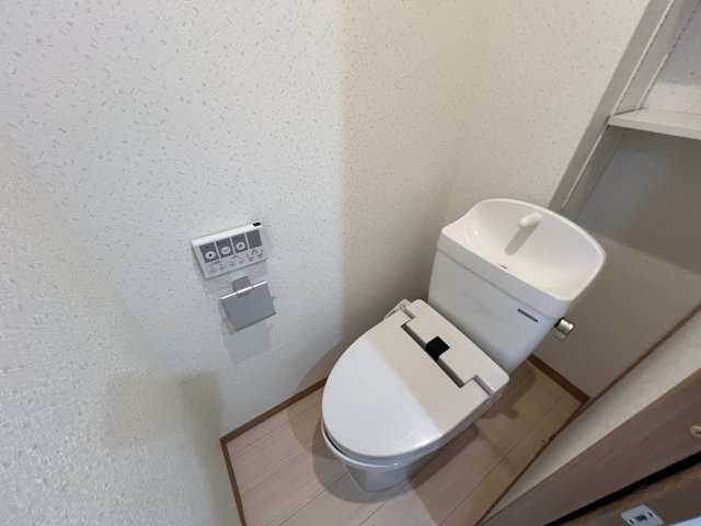神戸市中央区日暮通１丁目の賃貸マンションのトイレ