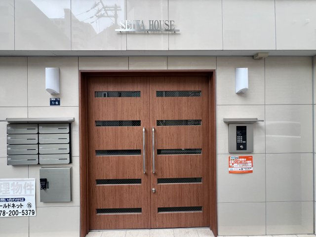 神戸市中央区日暮通１丁目の賃貸マンションのエントランス
