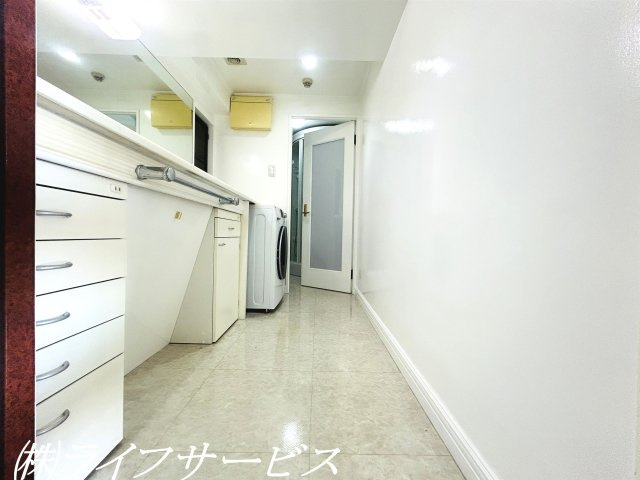 【洗面所】 | ダイアパレス新大阪 | 洗面室／窓あり！ホテルライクな洗面室となっています