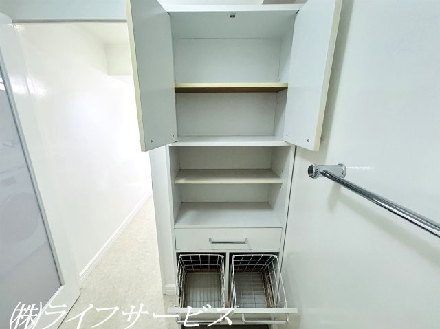 【浴室】 | ダイアパレス新大阪 | シャワールームに収納棚あり