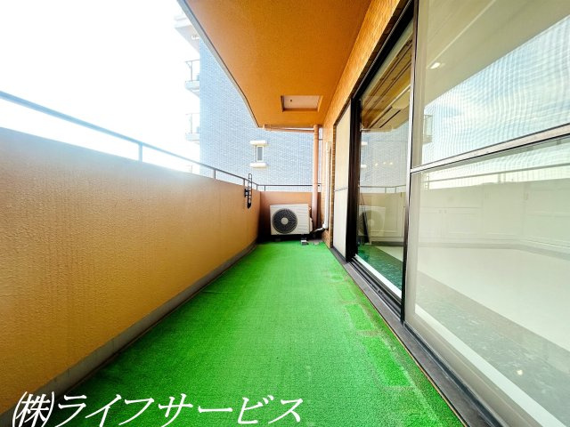 【バルコニー】 | ダイアパレス新大阪 | 南向きのバルコニーは陽当り良好！淀川花火を鑑賞できます！