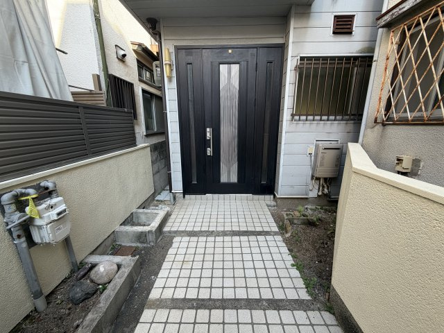 尼崎市北竹谷町３丁目のテラスのエントランス