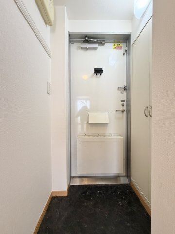 リバーウエストAの玄関
