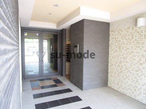 アイ・ウエスト茨木のエントランス