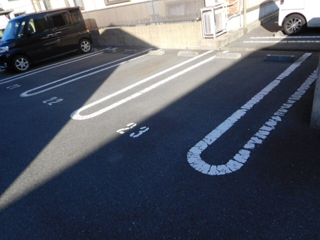 レイクヒル花園Ｂ棟の駐車場
