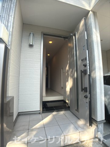 古淵5丁目　中古戸建の玄関