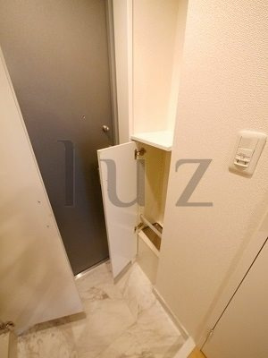 レノス新子安の玄関
