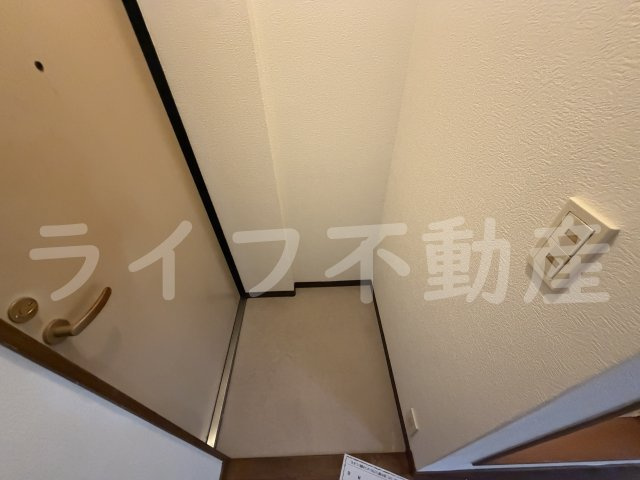 プチハイム栄町の玄関