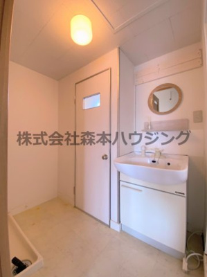 【洗面所】 | 　釈尊寺第一住宅5号棟 | スペースが確保できる洗面所です