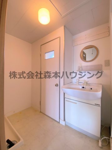 【洗面所】 | 　釈尊寺第一住宅5号棟 | スペースが確保できる洗面所です