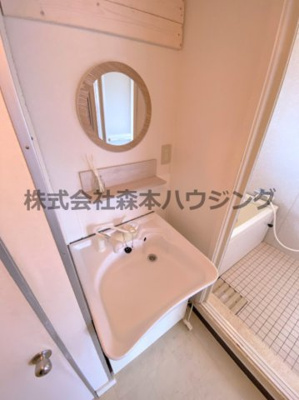 【独立洗面台】 | 　釈尊寺第一住宅5号棟 | 朝の身支度には欠かせない独立洗面化粧台