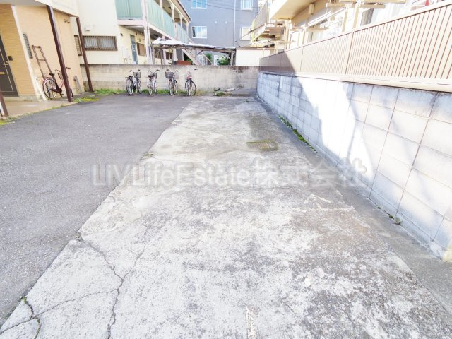 クレセントハイツ名品Ⅰの駐車場