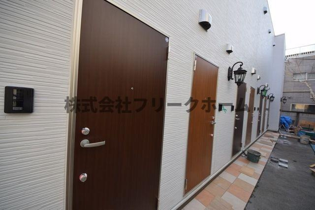 武蔵野市吉祥寺本町４丁目のアパートのエントランス