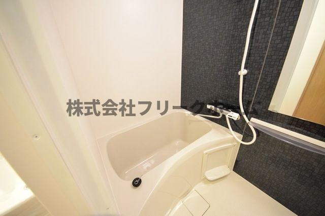 武蔵野市吉祥寺本町４丁目のアパートの浴室